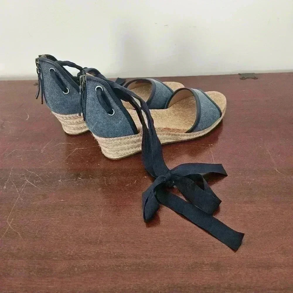 UGG AMELL MARINO BLUE COLOR ANKLE WRAP STRAPPY WEDGE SIZE 6.5 US